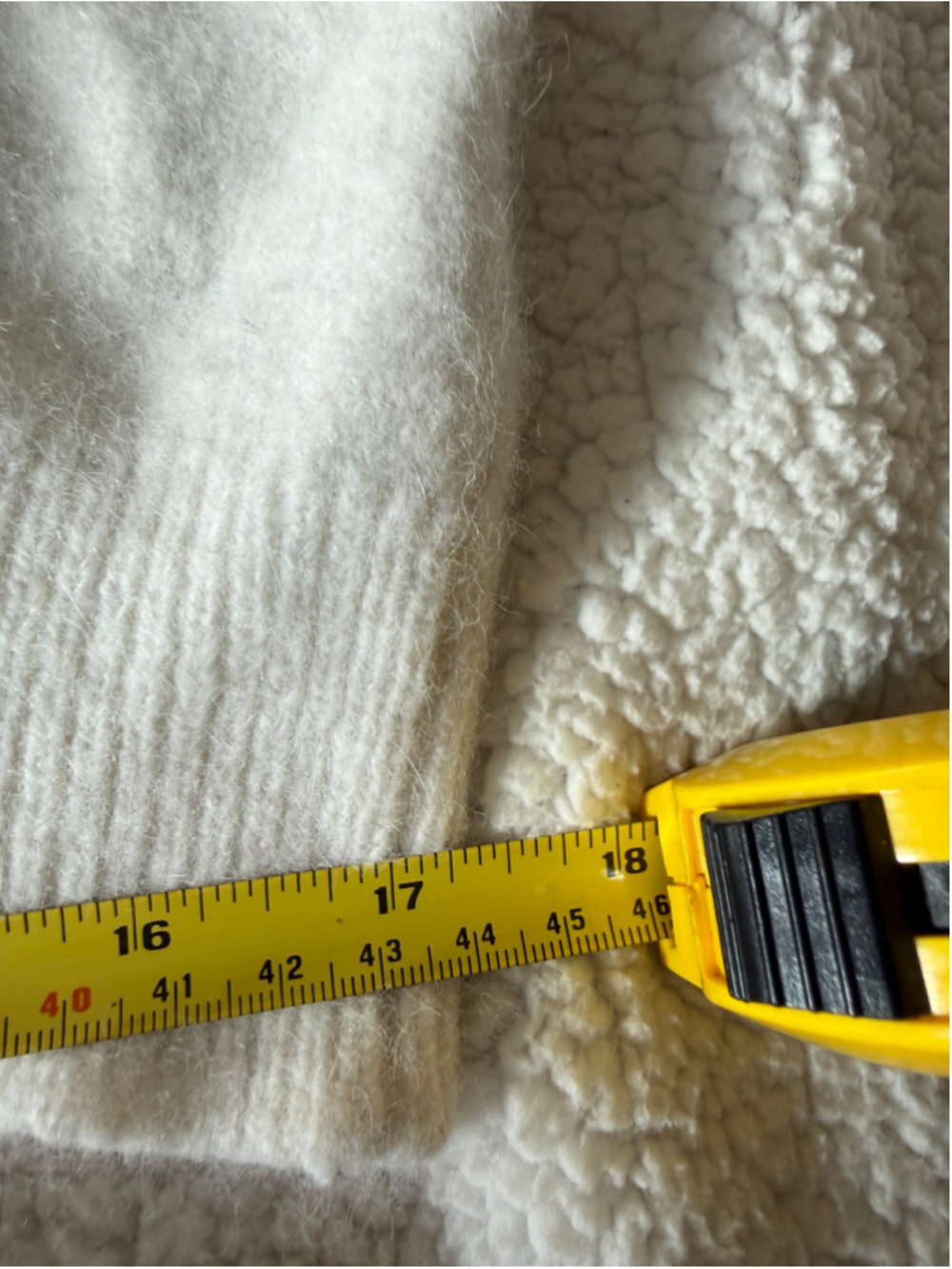 Women's Le Chateau Angora Blend Crew Neck Sweater White Size S-M Rabbit - Picture 11 of 12